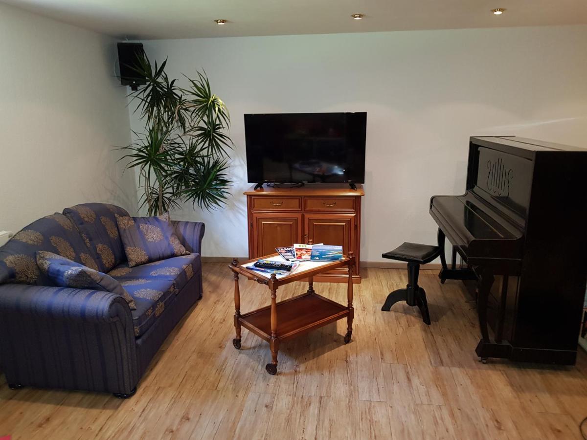 4 Sterne Souterrain Apartment Alt-Mariendorf Berlijn Buitenkant foto